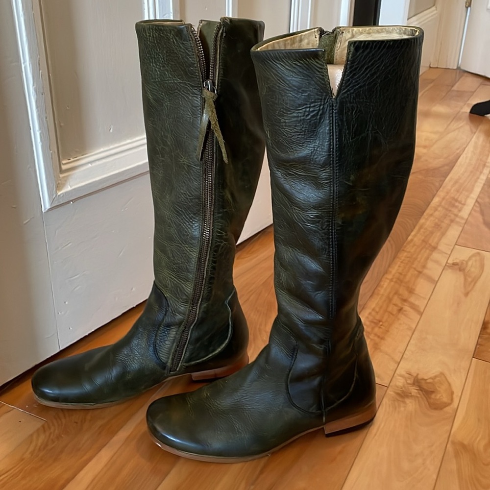 Vintage Fluvog distressed leather olive green boots